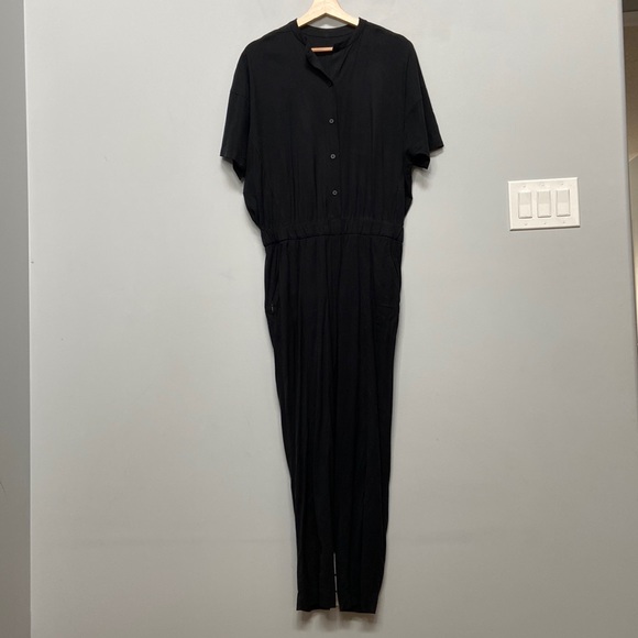 ❗️SOLD❗️2021 Lululemon Black Short Sleeve Perfectly Poised Jumpsuit Size 8 - Picture 3 of 10